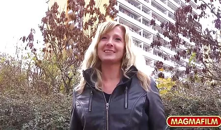 Toket tante dan keponakan full kencang bukkake pelacur dengan tantangan tenggorokannya