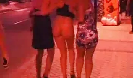 Dia membutuhkan uang untuk dirinya sendiri video full bokep salon tato, dan dia...